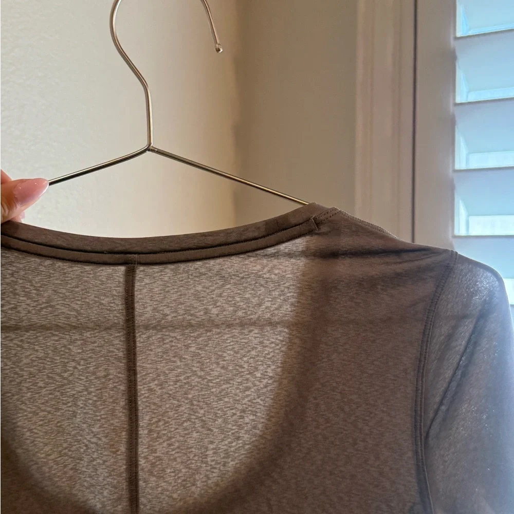 lululemon athletica Flowy Hem Short Sleeve - Picture 5 of 6